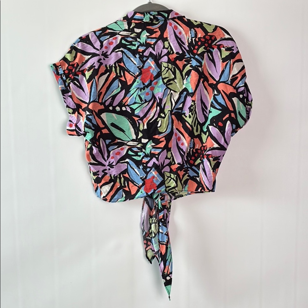 Milk & Honey Floral Burst Cropped Tie-Front Blouse - Dolman Sleeve - Picture 8 of 8